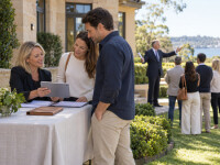 Managing Floor and Online Bidders in One Property Auction